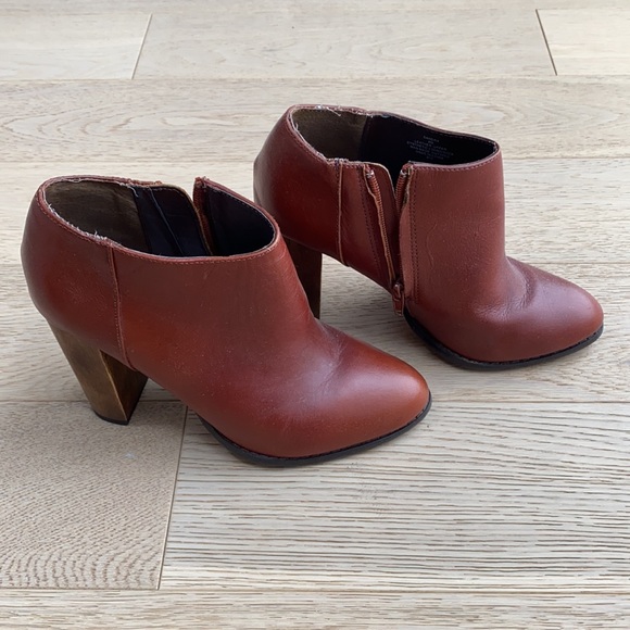 Steve Madden Leather Bootie Wooden Heel - Picture 3 of 6